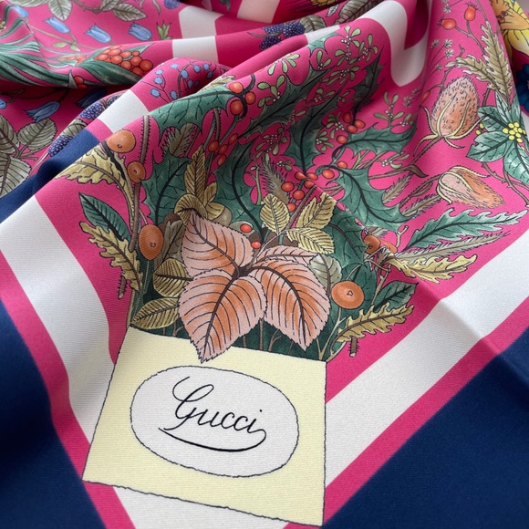 Gucci square scarf🖤 - Picture 4 of 12